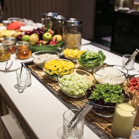 Hotel Fifth Pattaya Jomtien By Shiwalai Int Esterno foto A salad bar