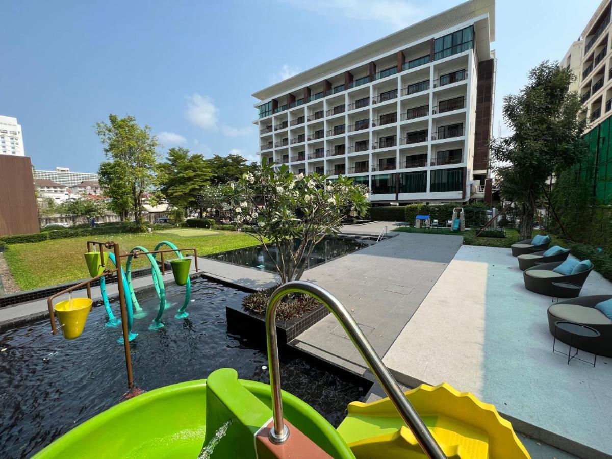 Hotel Fifth Pattaya Jomtien By Shiwalai Int Esterno foto Playground at the park