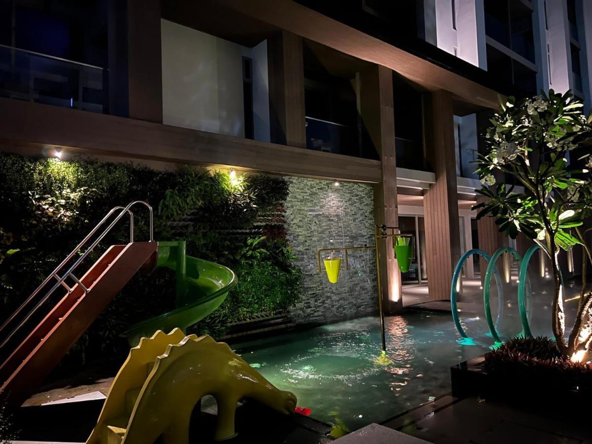 Hotel Fifth Pattaya Jomtien By Shiwalai Int Esterno foto The children's pool at the hotel