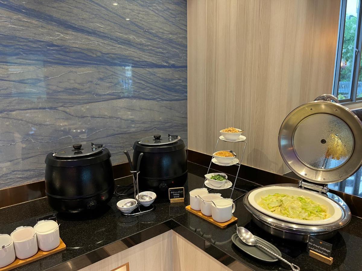 Hotel Fifth Pattaya Jomtien By Shiwalai Int Esterno foto A chafing dish with a lid