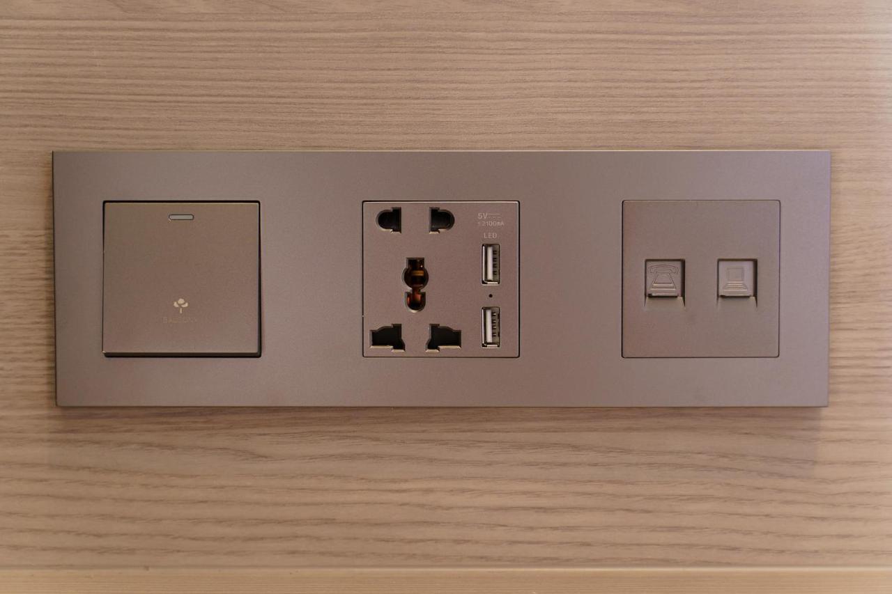 Hotel Fifth Pattaya Jomtien By Shiwalai Int Esterno foto A Schuko socket with USB ports