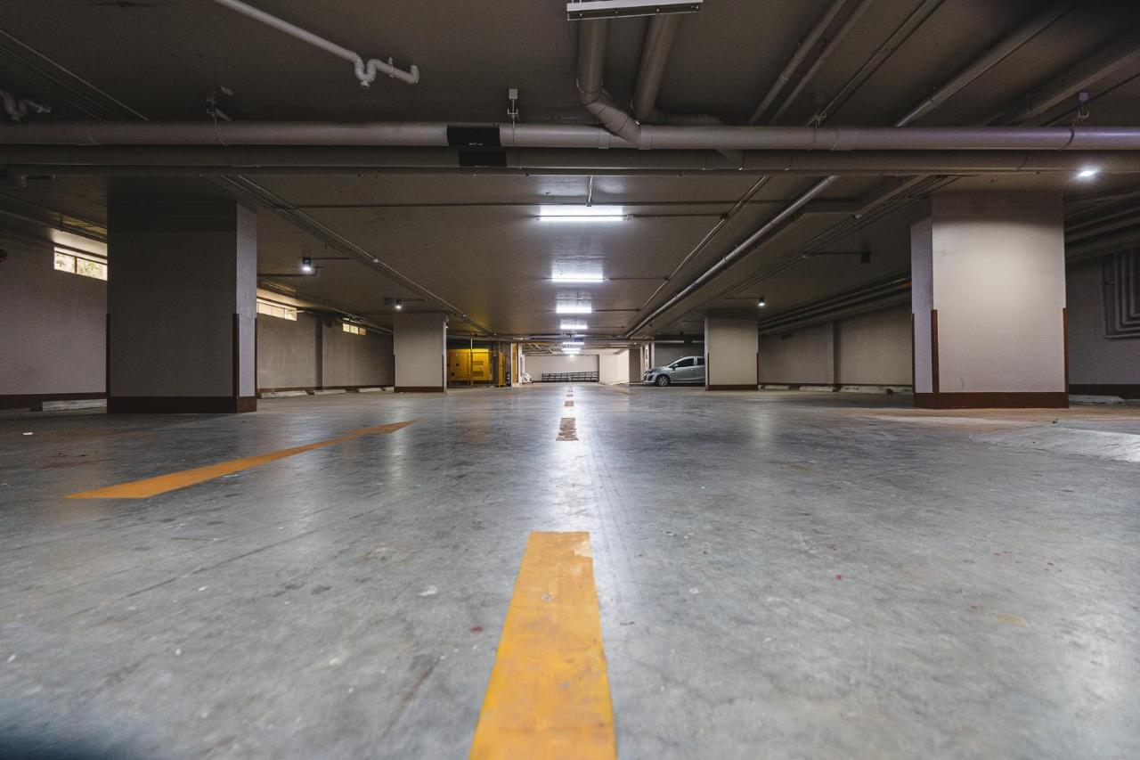 Hotel Fifth Pattaya Jomtien By Shiwalai Int Esterno foto The parking garage