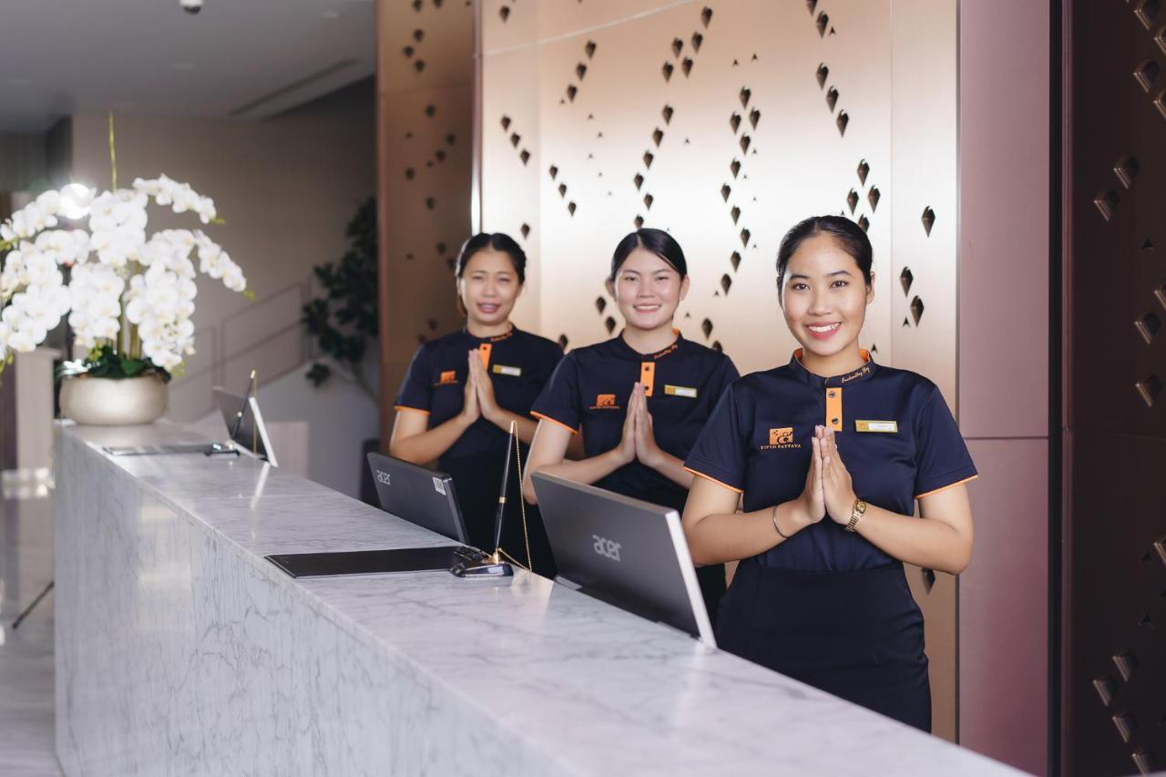 Hotel Fifth Pattaya Jomtien By Shiwalai Int Esterno foto Thai hotel staff