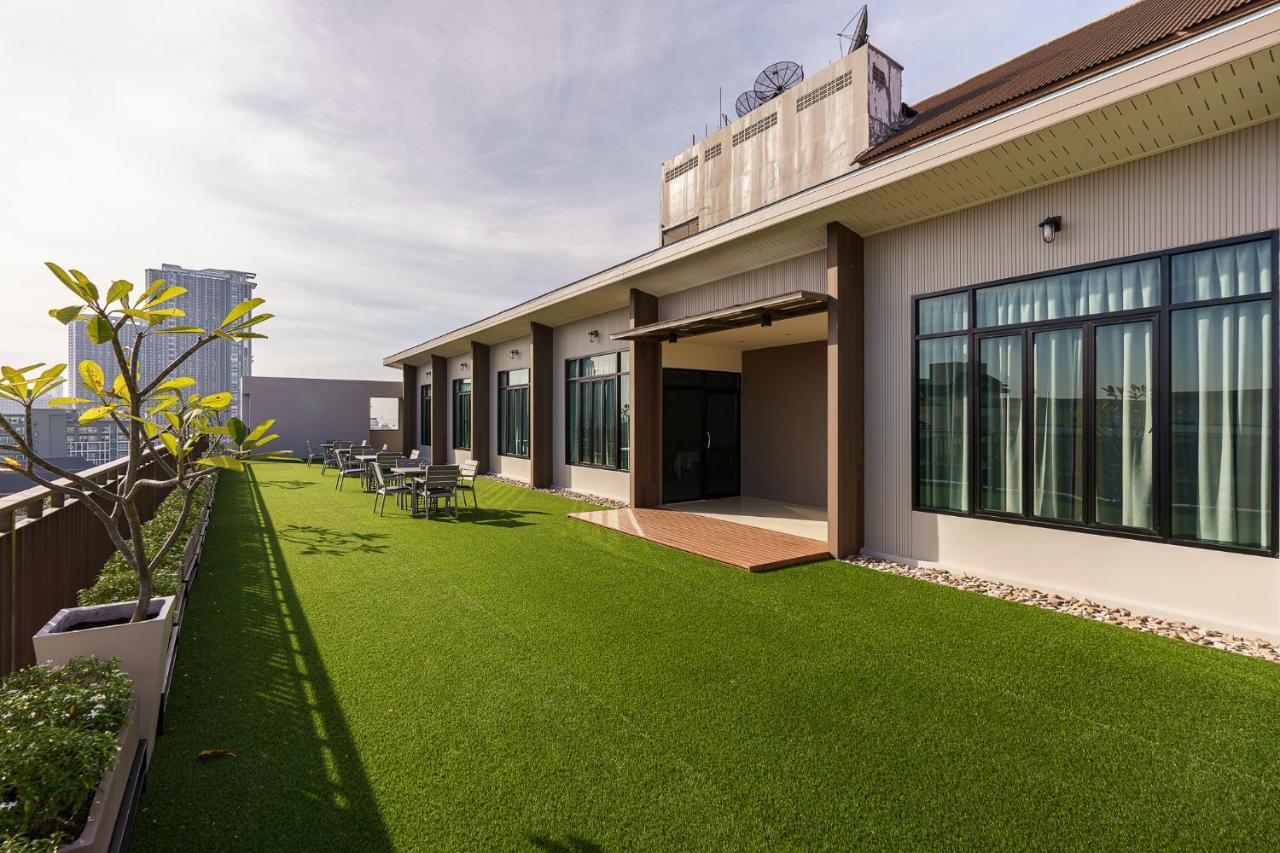 Hotel Fifth Pattaya Jomtien By Shiwalai Int Esterno foto Rooftop garden