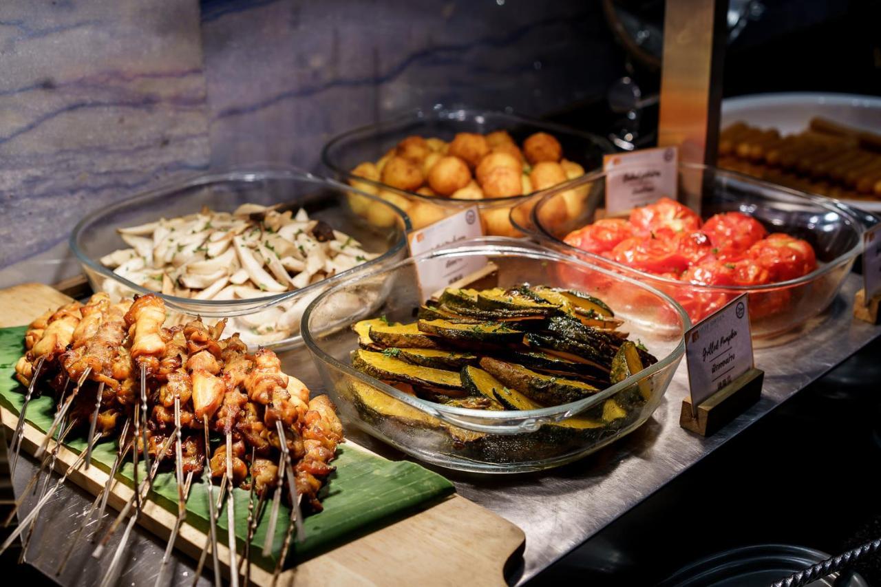 Hotel Fifth Pattaya Jomtien By Shiwalai Int Esterno foto A selection of Malaysian cuisine
