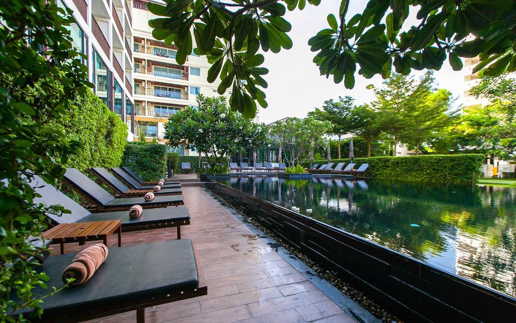 Hotel Fifth Pattaya Jomtien By Shiwalai Int Esterno foto The pool at the hotel